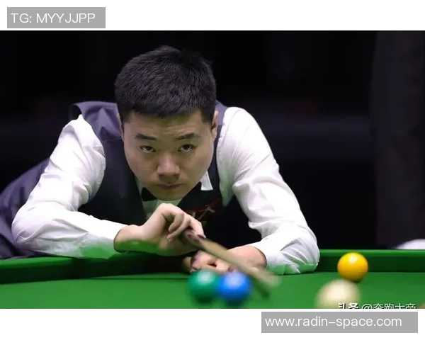 4月27日丁俊晖迎战世界冠军展现巅峰对决的精彩瞬间