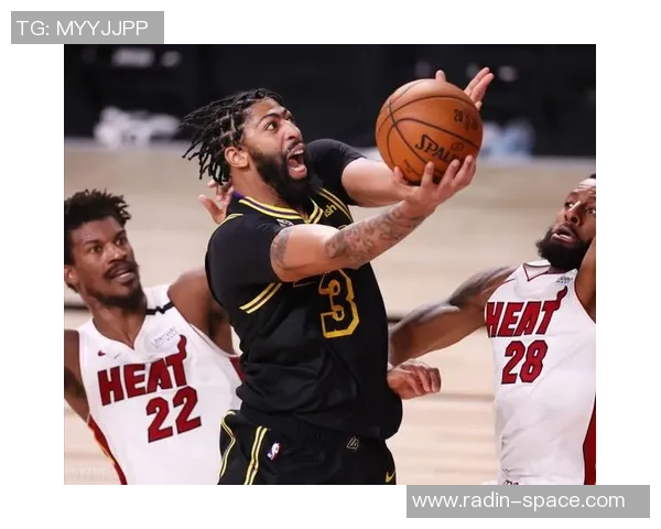 埃尔切与韦斯卡激战正酣比分悬念引发球迷热议