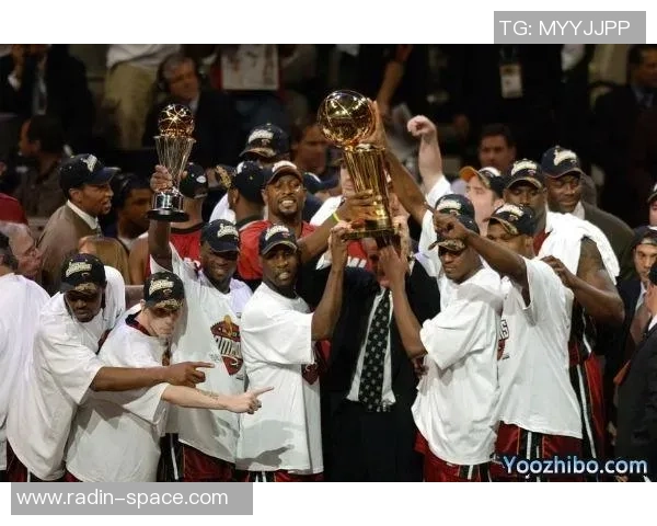 总决赛小牛对决热火精彩回顾与赛后分析全景呈现