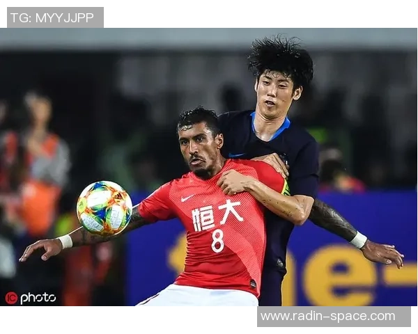 恒大与香港对决球迷热情高涨精彩瞬间回顾视频分享